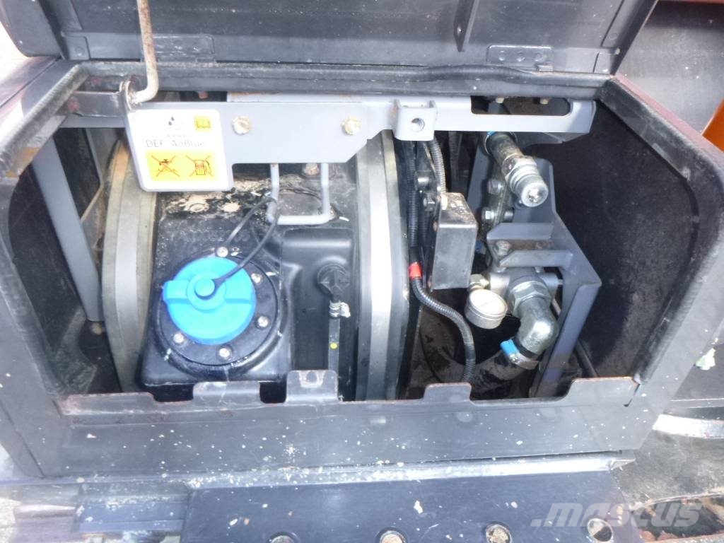 Hitachi ZX 130 LC N-6 履带挖掘机