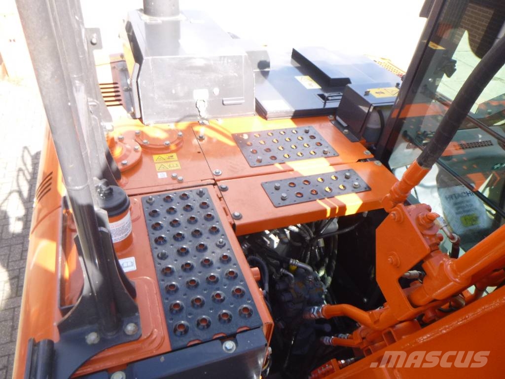 Hitachi ZX 130 LC N-6 履带挖掘机