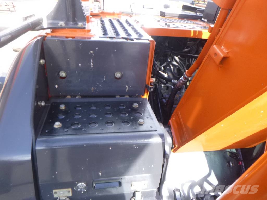Hitachi ZX 130 LC N-6 履带挖掘机