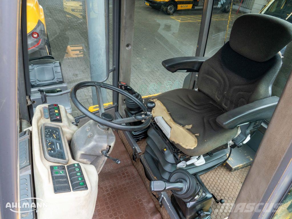 Ahlmann AZ 150 Gumikerekes homlokrakodók