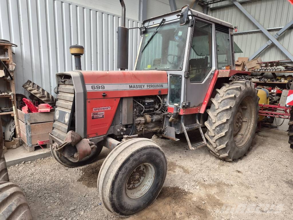 Massey Ferguson 699 Traktory