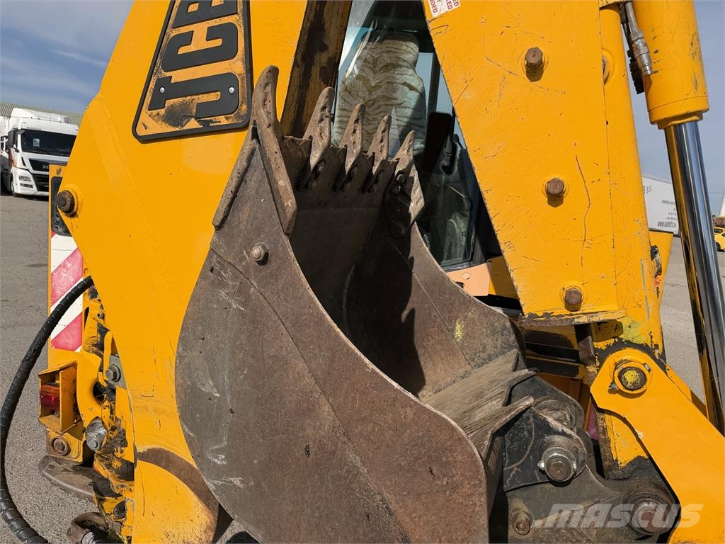 JCB 4CX VIN 301 Čelni nakladalci in kopači