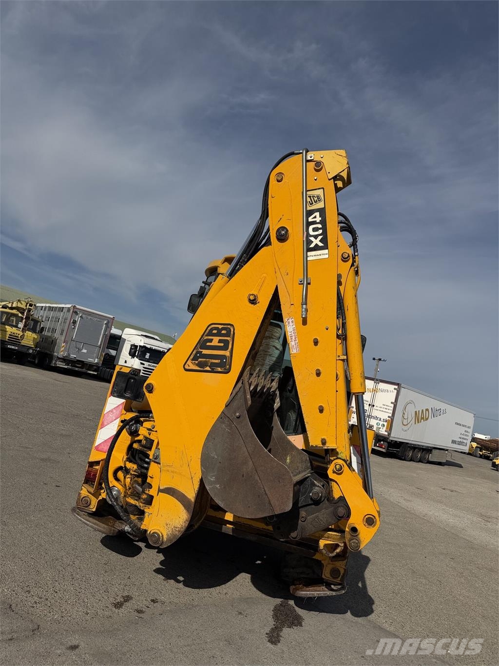 JCB 4CX VIN 301 Čelni nakladalci in kopači