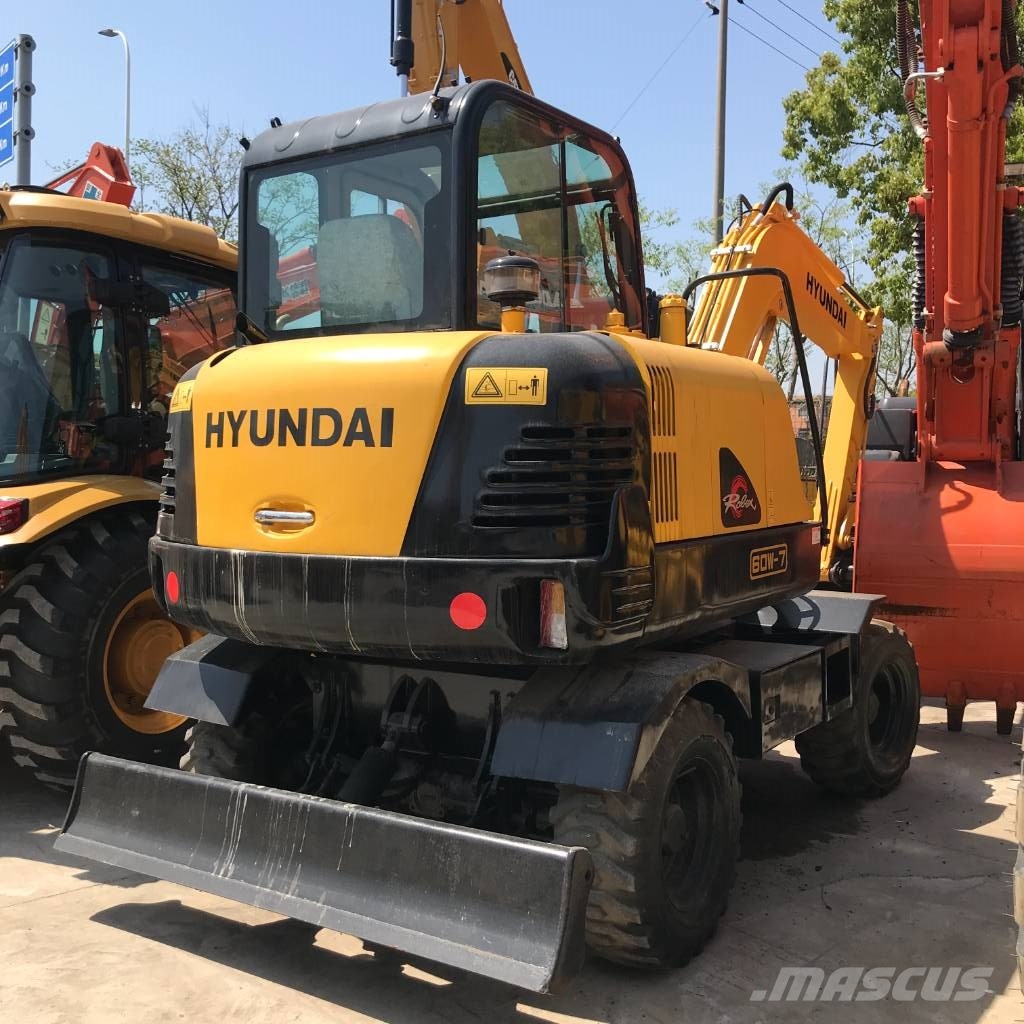 Hyundai 60 W Ratasekskavaatorid