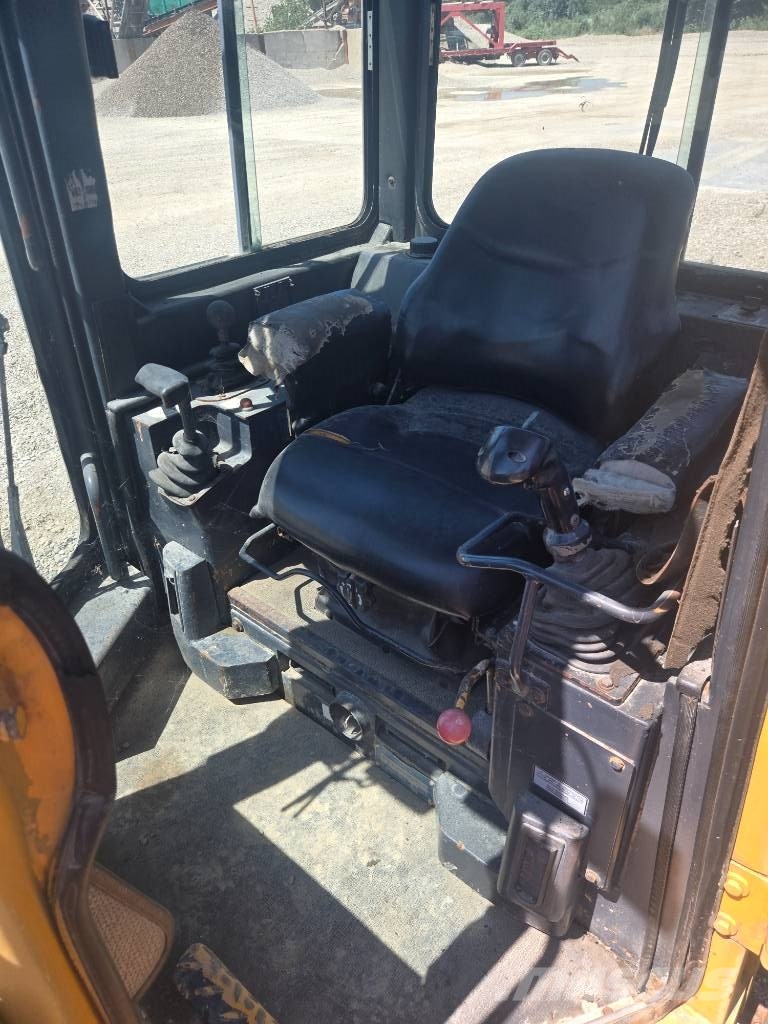 Dressta TD9M Crawler dozers