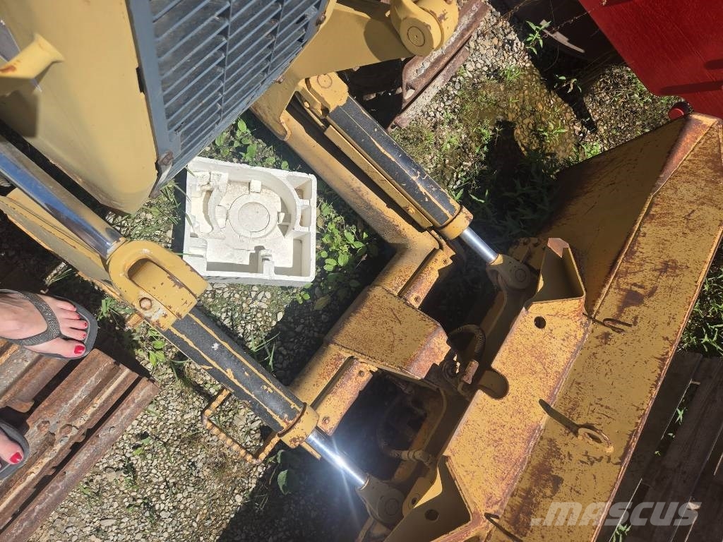 Dressta TD9M Crawler dozers