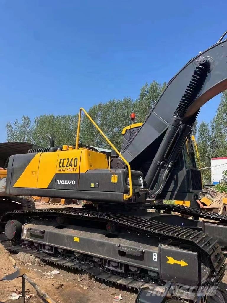 Volvo EC240D 履带挖掘机