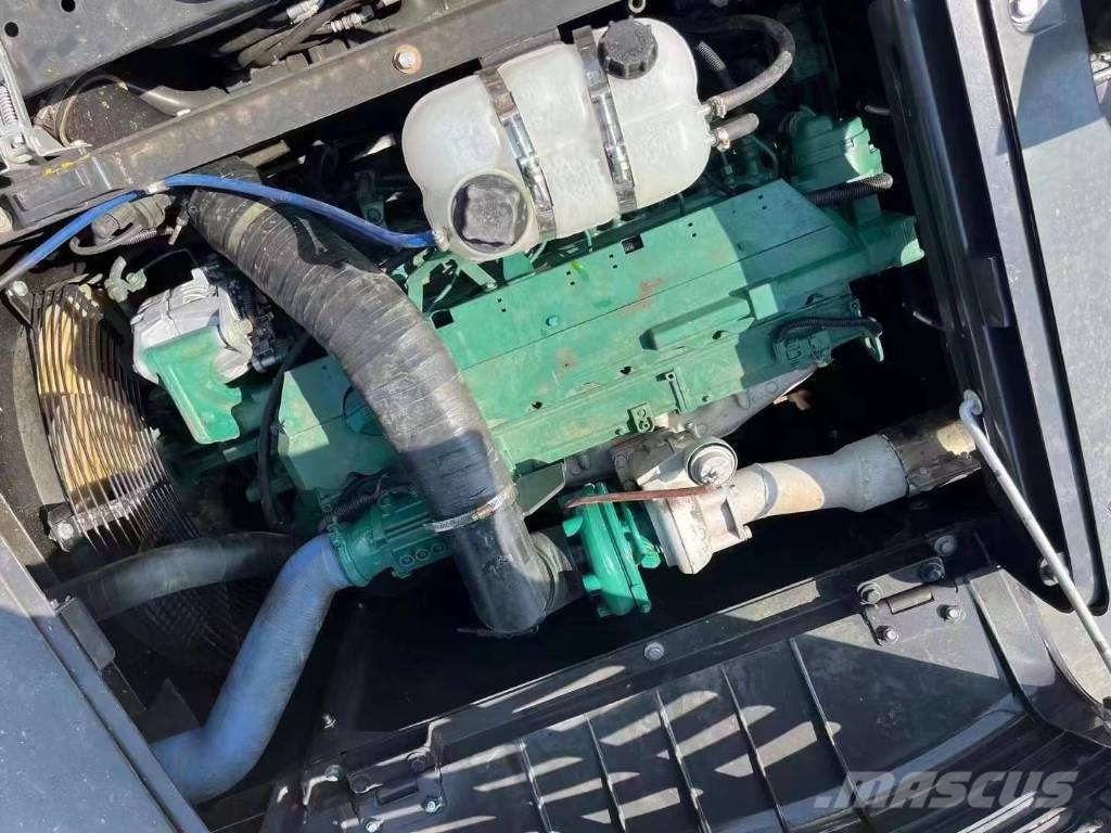 Volvo EC240D 履带挖掘机