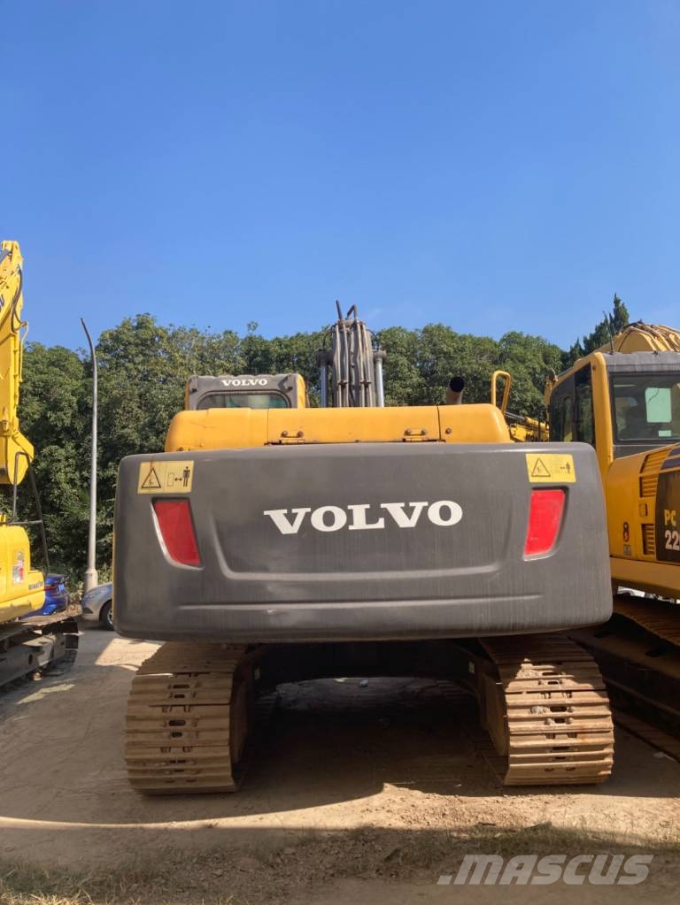 Volvo EC240D 履带挖掘机