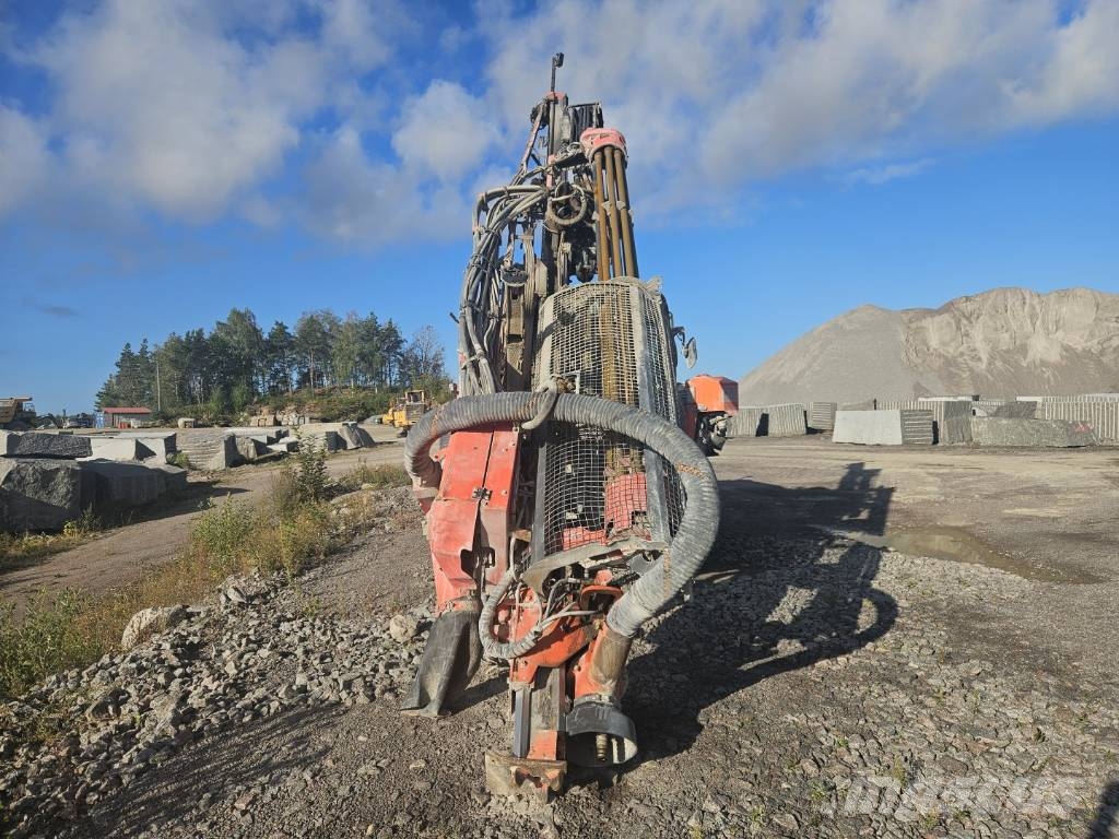 Sandvik Ranger DX800i 도로 굴착기