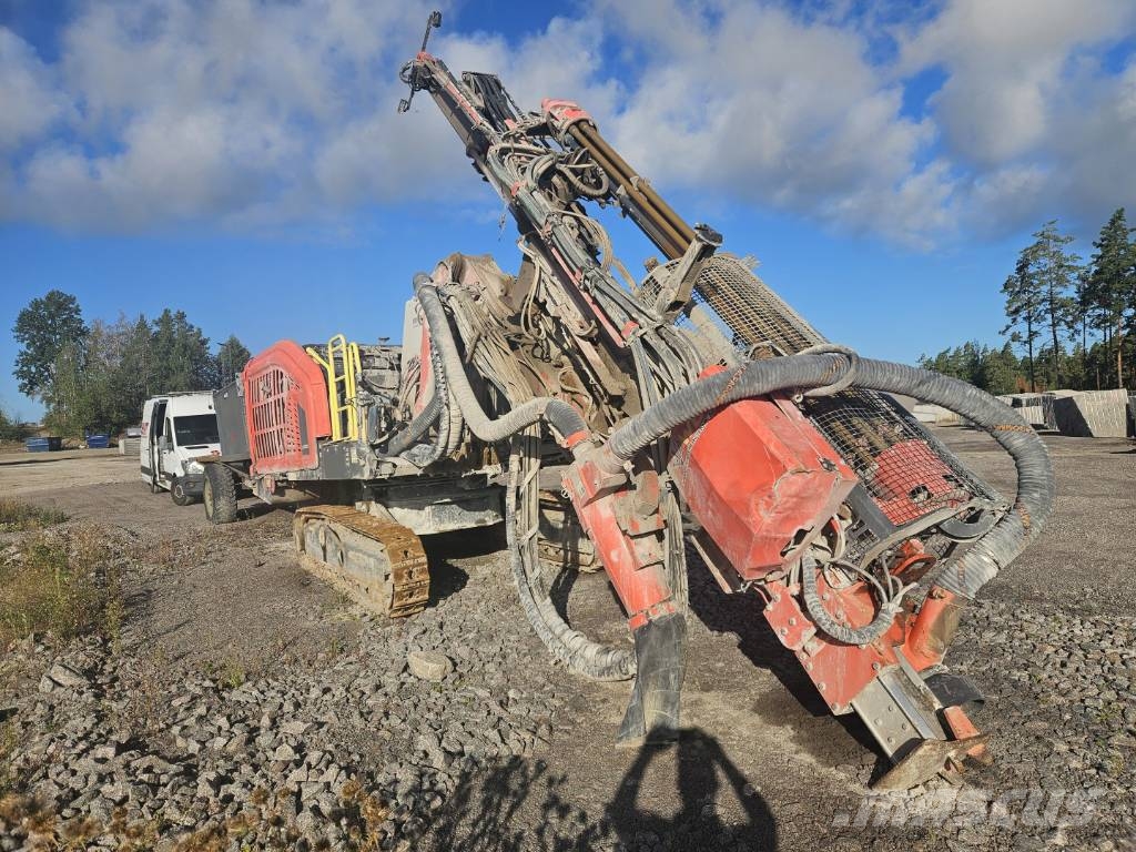 Sandvik Ranger DX800i 도로 굴착기