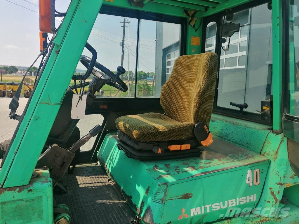 Mitsubishi FD40 Дизелови камиони