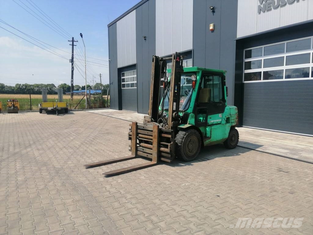 Mitsubishi FD40 Дизелови камиони