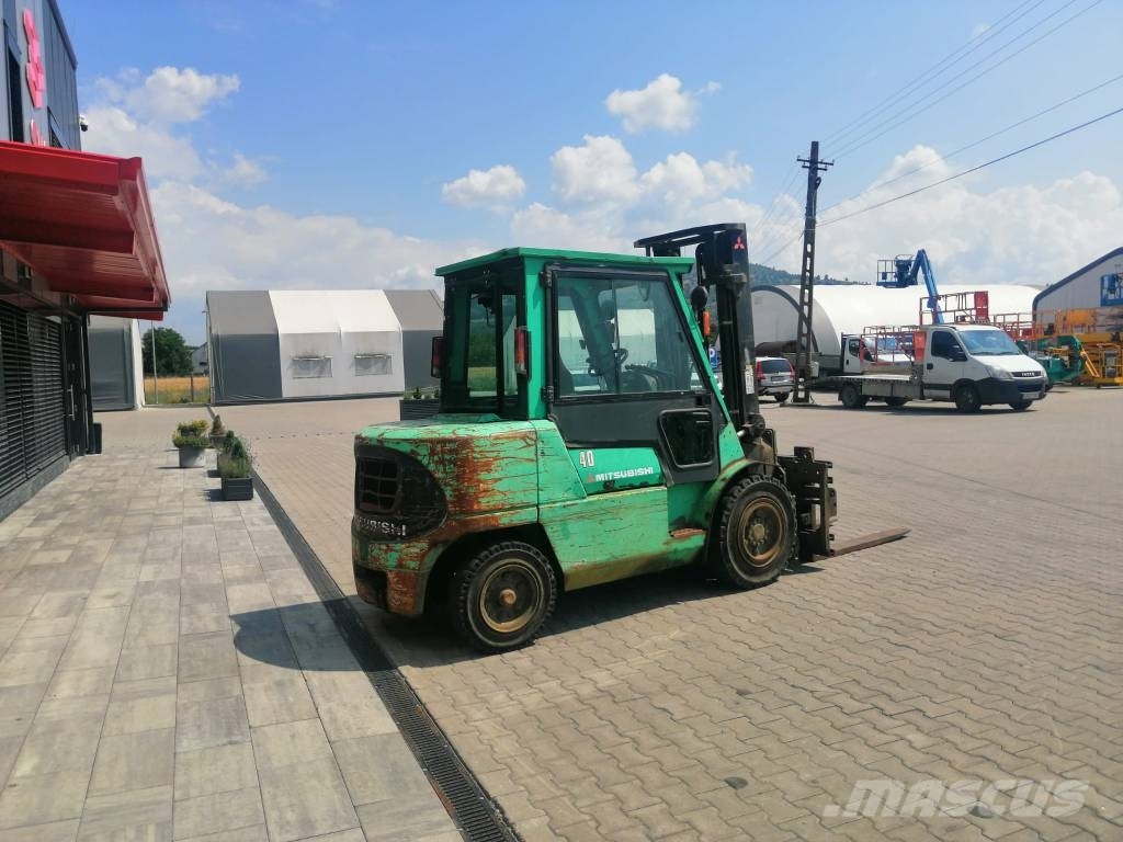 Mitsubishi FD40 Дизелови камиони