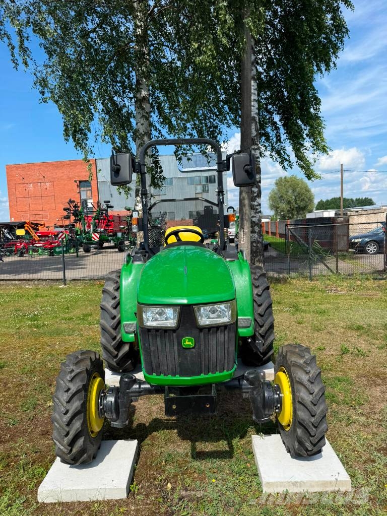 John Deere 3038E Trattori
