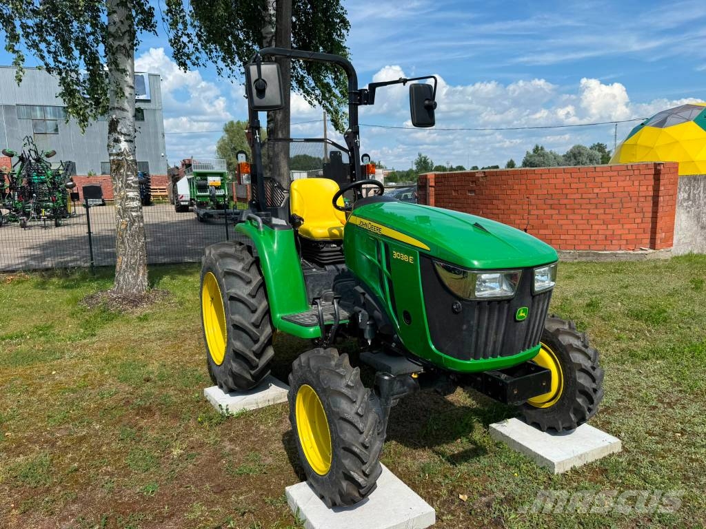 John Deere 3038E Trattori