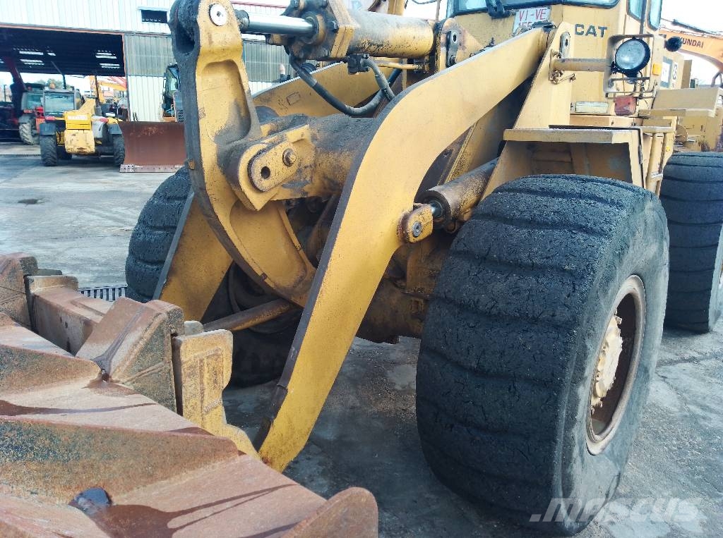 CAT 936 لوادر بعجل