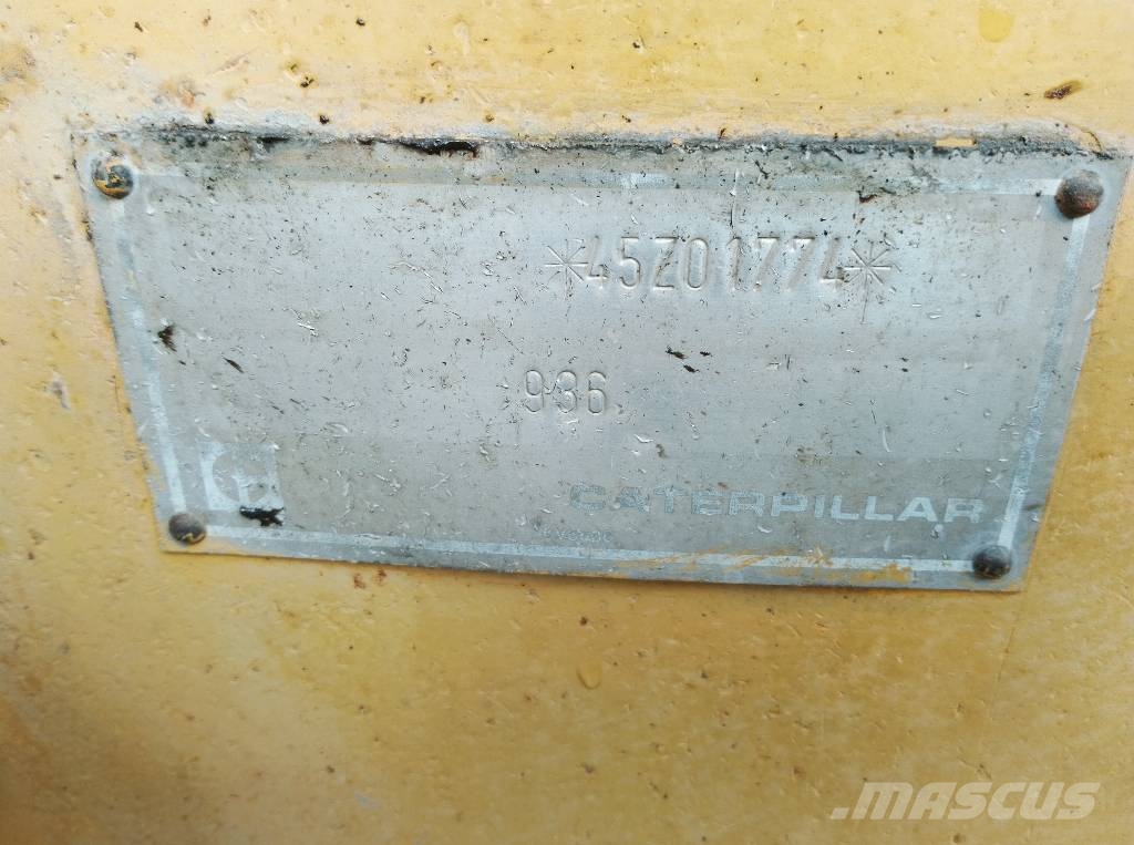 CAT 936 لوادر بعجل