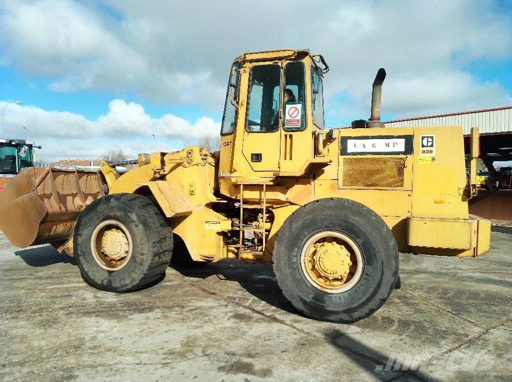 CAT 936 لوادر بعجل