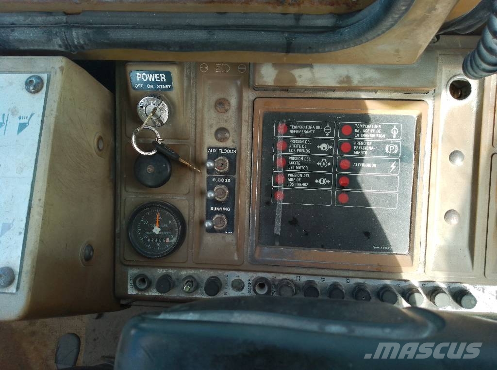 CAT 936 لوادر بعجل