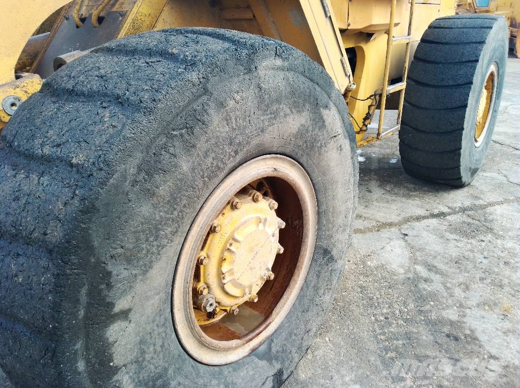 CAT 936 لوادر بعجل