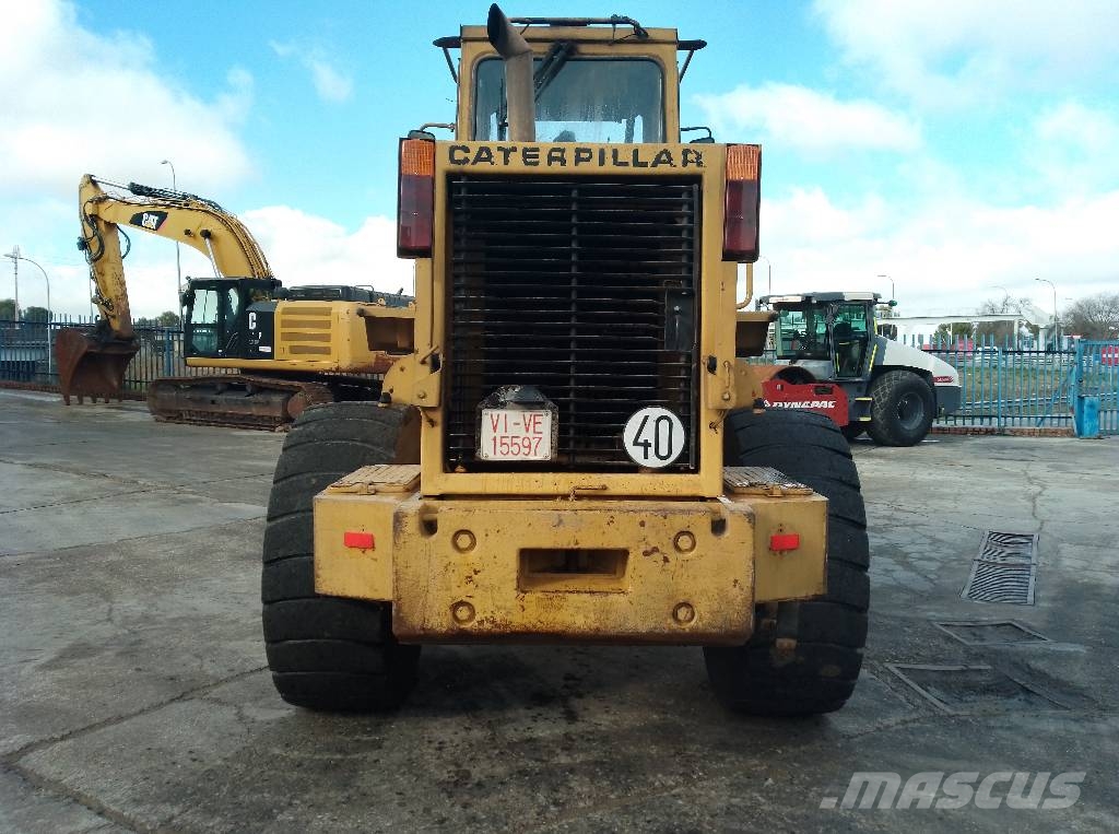 CAT 936 لوادر بعجل