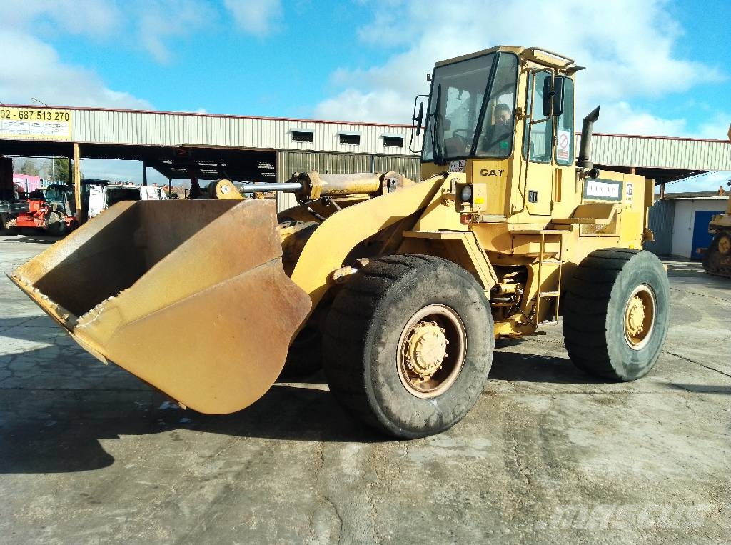 CAT 936 لوادر بعجل