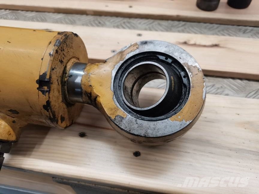 CAT TH 62 leveling actuator Wysięgniki i ramiona