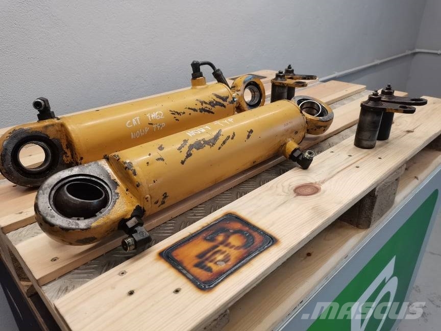CAT TH 62 leveling actuator Wysięgniki i ramiona