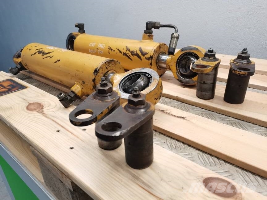 CAT TH 62 leveling actuator Wysięgniki i ramiona