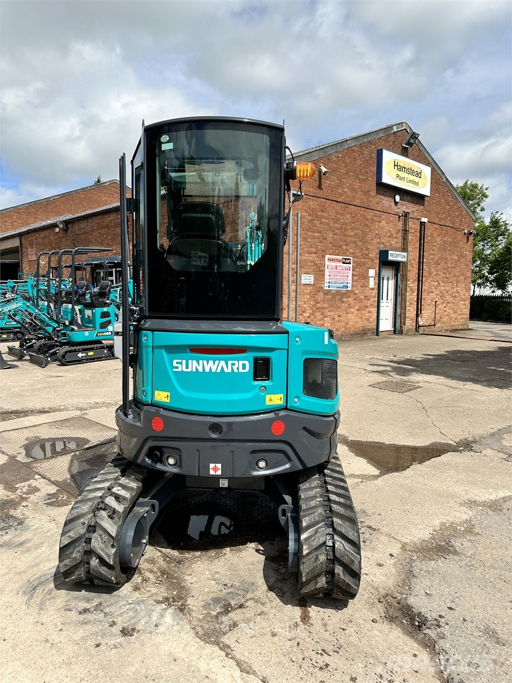 Sunward SWE 25 UF Rupsgraafmachines