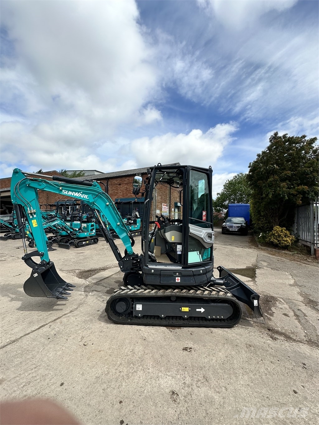Sunward SWE 25 UF Rupsgraafmachines