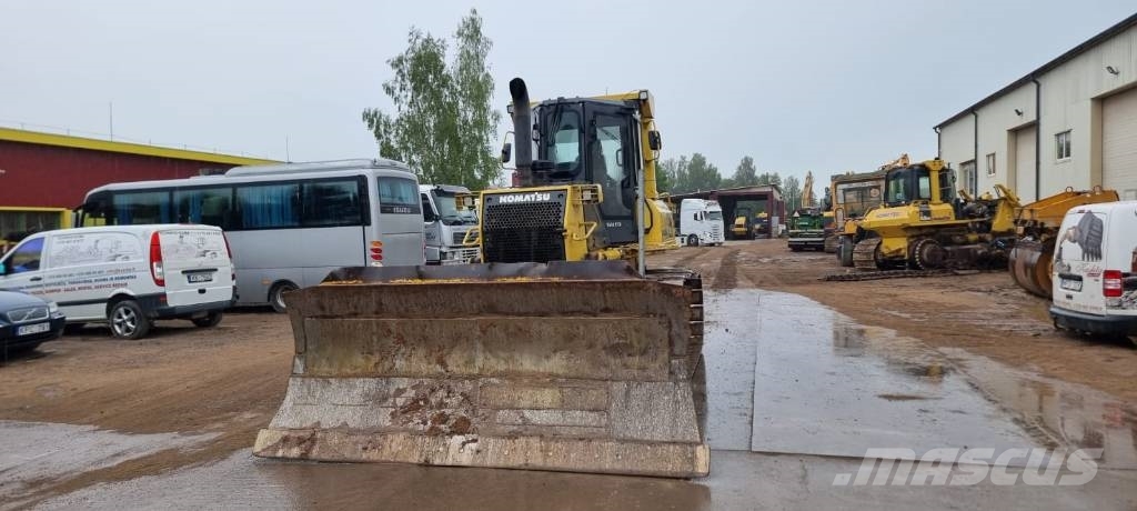 Komatsu D 61 EX-15 Buldooserid