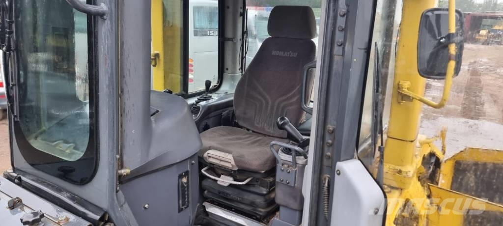 Komatsu D 61 EX-15 Buldooserid
