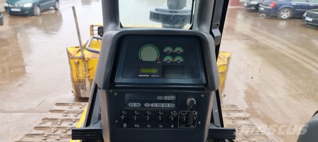 Komatsu D 61 EX-15 Buldooserid