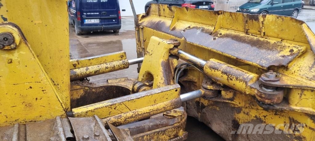 Komatsu D 61 EX-15 Buldooserid