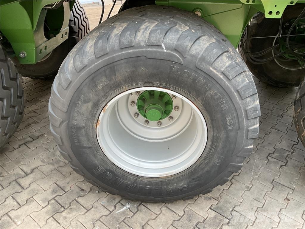 Krone TX 560 معدات التعامل مع المواد ووضعها
