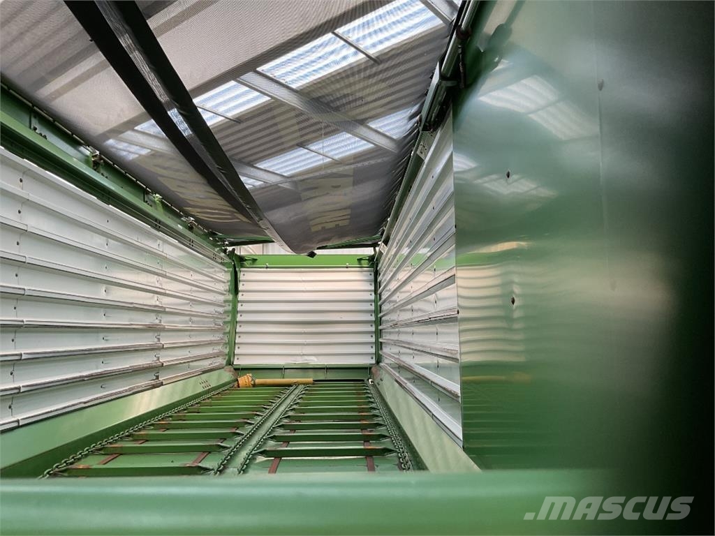 Krone TX 560 معدات التعامل مع المواد ووضعها