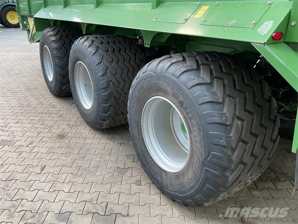Krone TX 560 معدات التعامل مع المواد ووضعها