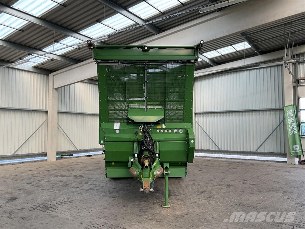 Krone TX 560 معدات التعامل مع المواد ووضعها