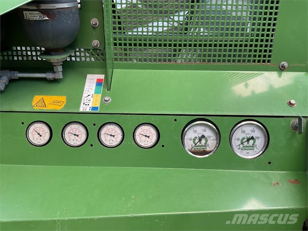 Krone TX 560 معدات التعامل مع المواد ووضعها