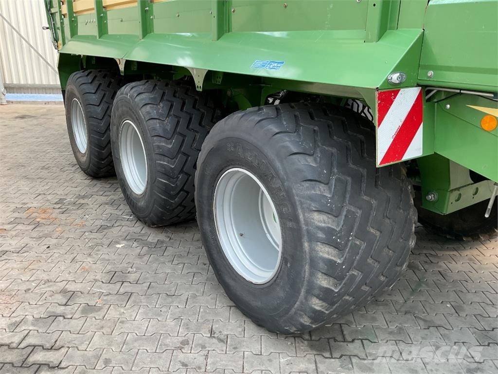 Krone TX 560 معدات التعامل مع المواد ووضعها