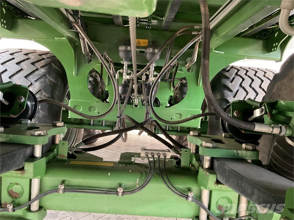 Krone TX 560 معدات التعامل مع المواد ووضعها