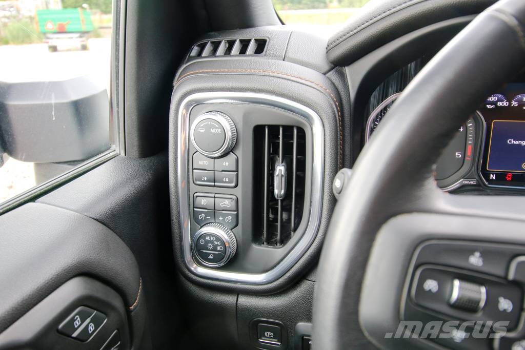 GMC Sierra 2500HD At4 皮卡车