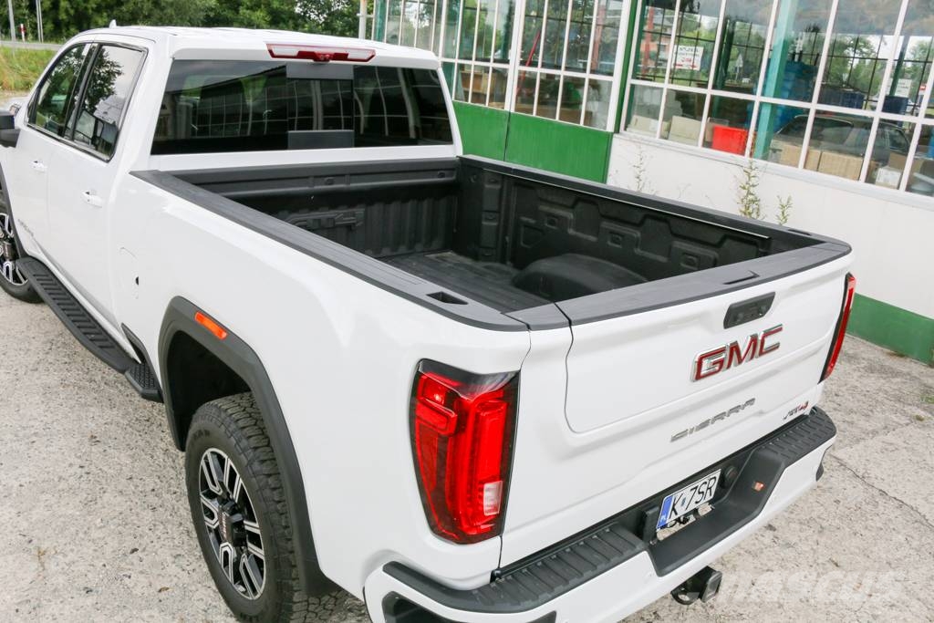 GMC Sierra 2500HD At4 皮卡车