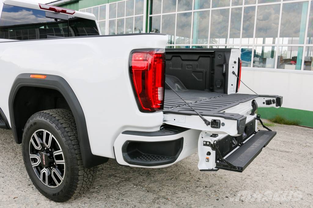 GMC Sierra 2500HD At4 皮卡车