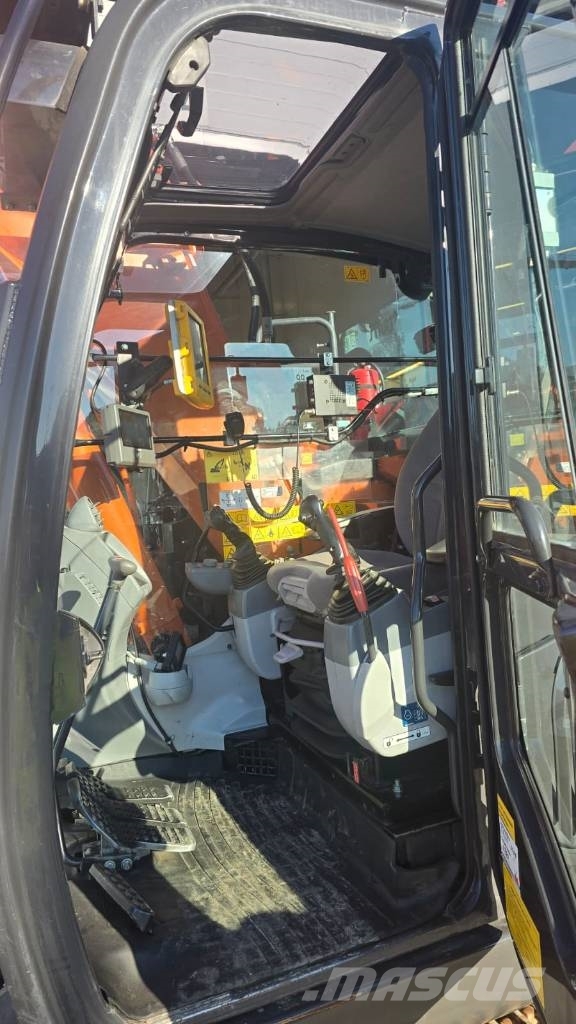 Hitachi ZX 135 US-6 Roomikekskavaatorid