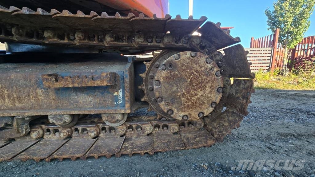 Hitachi ZX 135 US-6 Roomikekskavaatorid