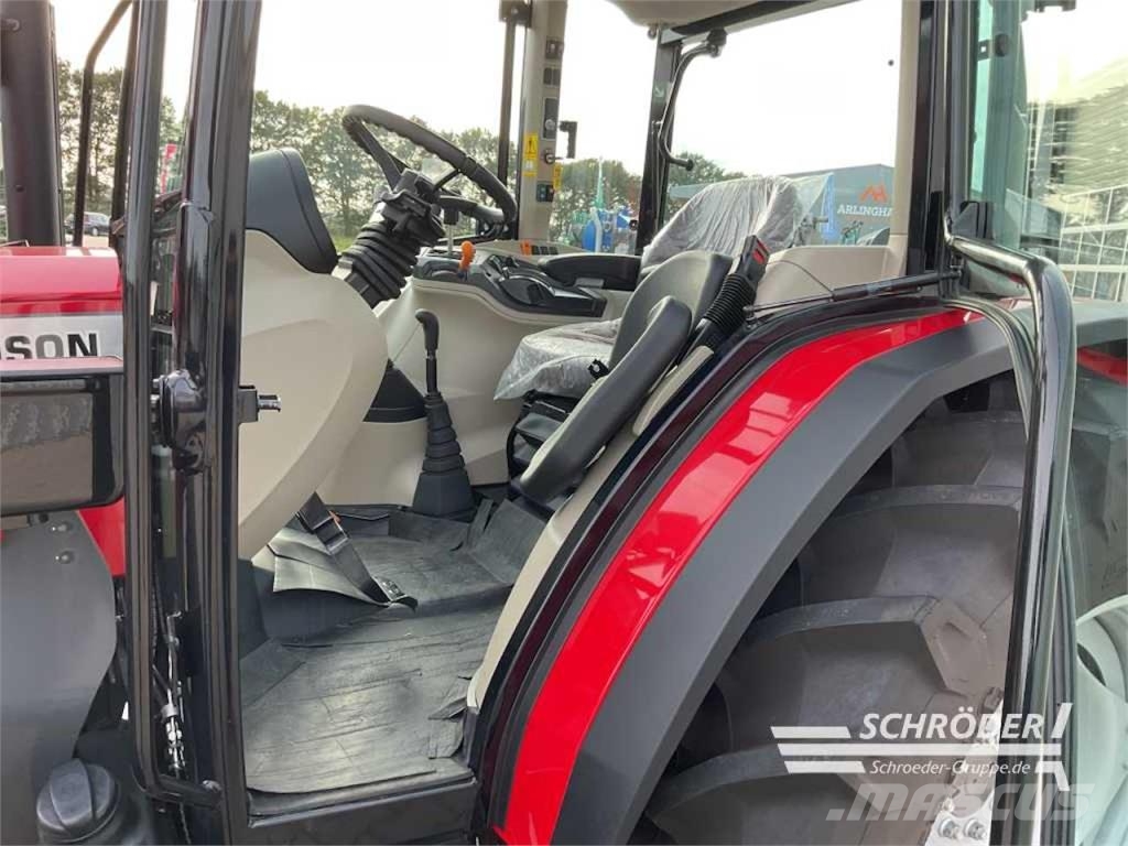 Massey Ferguson 4709 M CAB ESSENTIAL Traktori