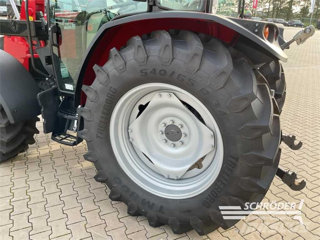 Massey Ferguson 4709 M CAB ESSENTIAL Traktori